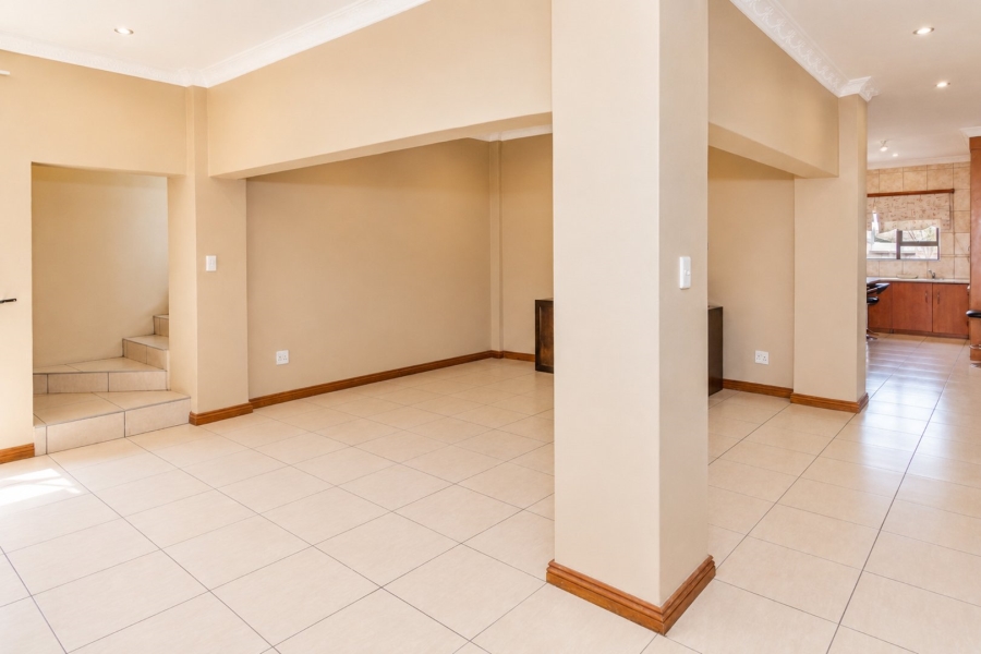 4 Bedroom Property for Sale in Kosmos Ridge North West